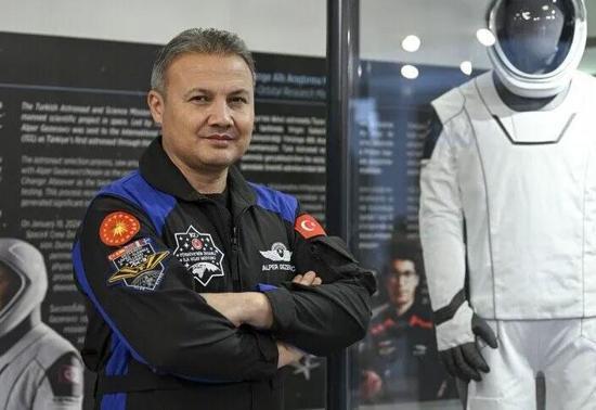 Türkiye'nin ilk astronotu Alper Gezeravcı, YAŞ'ta terfi etti