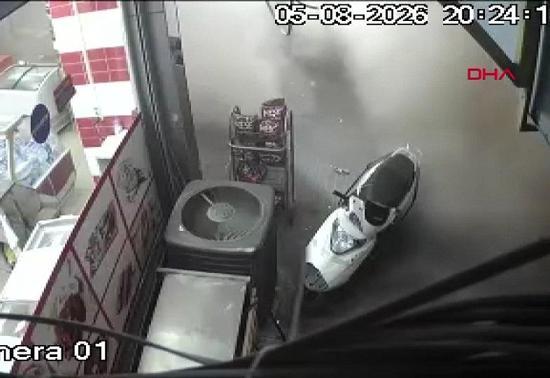 4 katlı binanın çökme anı kamerada!