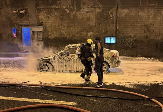 Bolu Dağı Tüneli’nde otomobil alev aldı! Trafik durdu, metrelerce kuyruk oluştu