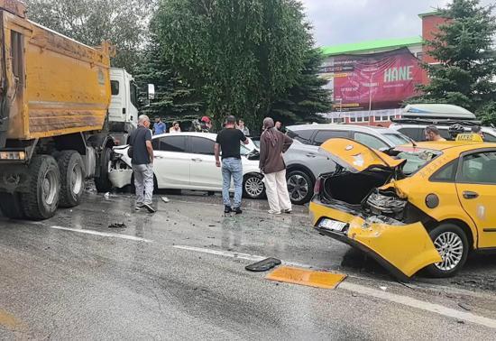 Erzurum'da feci kaza! 10 araç birbirine girdi
