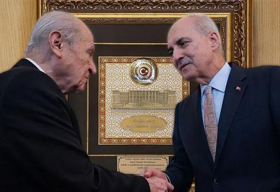 Bahçeli'den Kurtulmuş'a anlamlı hediye