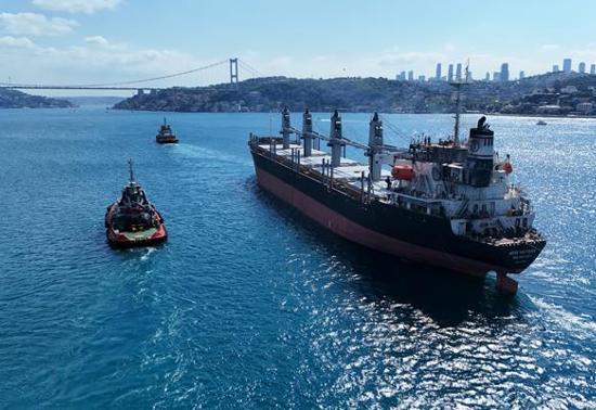 İstanbul Boğazı çift yönlü trafiğe kapatıldı