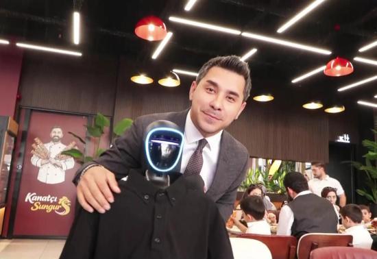 Ankara’nın ilk “garson robotu” göreve başladı