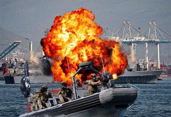Komandolardan TEKNOFEST Mavi Vatan'da gövde gösterisi