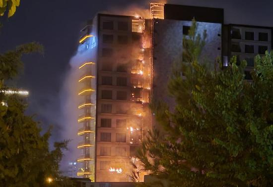 Diyarbakır’da 13 katlı plazada yangın