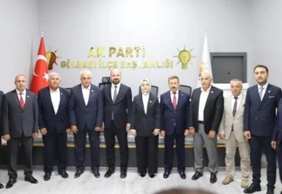 Gölbaşı'nda CHP'li 6 belediye meclis üyesi AK Parti'ye katıldı