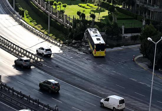 Facia anı kamerada İETT otobüsü duvara çarptı: 1 ölü, 17 yaralı