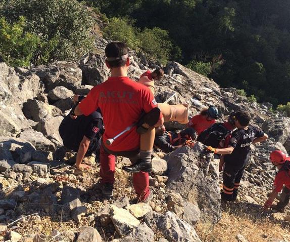 Protez bacakları kırılınca kayalıklarda mahsur kaldı