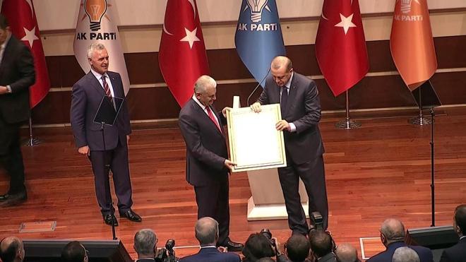 Cumhurbaşkanı Erdoğan AK Partiye geri döndü