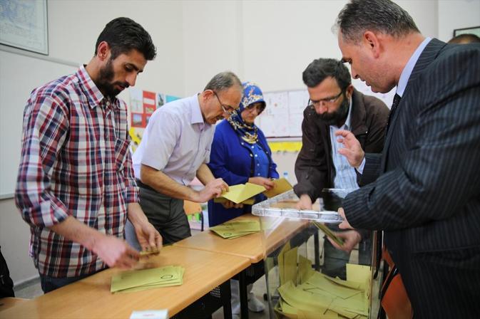 Son dakika: Türkiye genelinde oy verme işlemi bitti