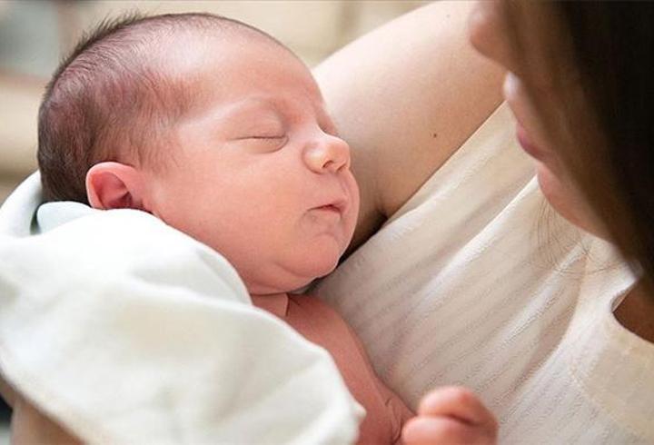 1 Yaş Aşısı Nedir? En Geç Ne Zaman Yapılmalı? Yan Etkileri Var Mı?