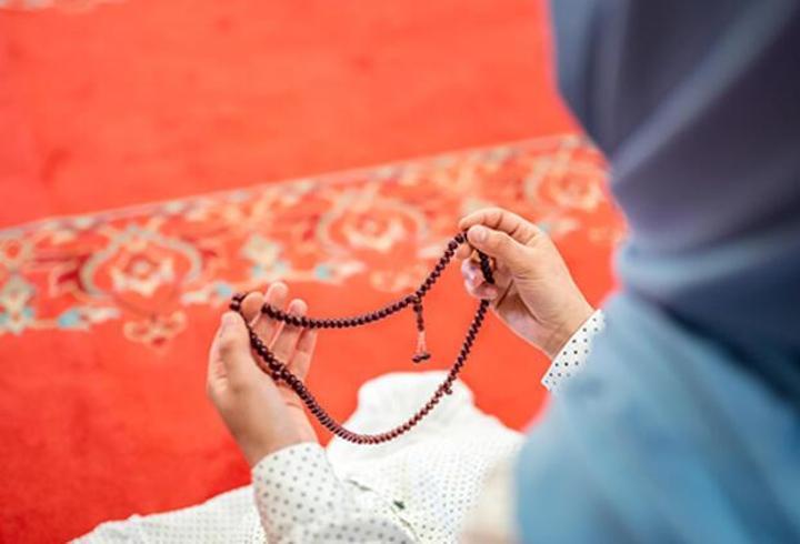 KADİR GECESİ NAMAZI NASIL KILINIR, KAÇ REKATTIR? Kadir Gecesinde Kılınması Gereken Namazlar