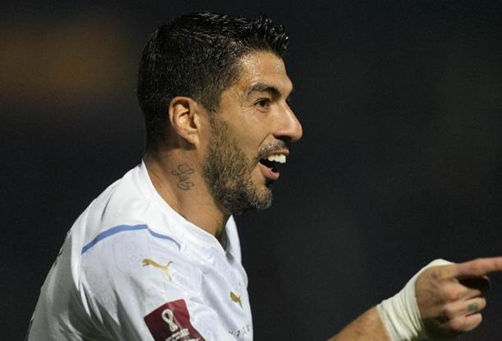Olaylı golcü Luiz Suarez'e 3 maç ceza! Bu sefer tükürdü...