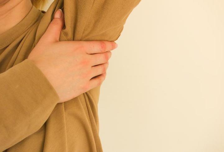 Koltuk Altı Agrısı İçin Hangi Doktora Gidilir? Koltuk Altı Agrısına Hangi Bölüm Bakar?