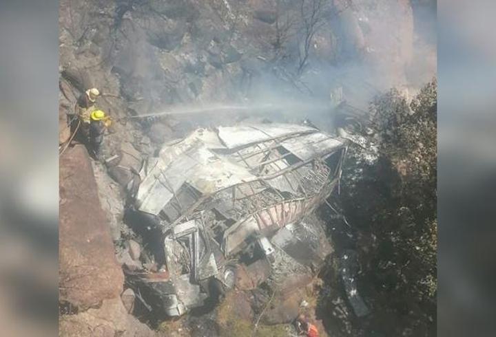 Güney Afrika da yolcu otobüsü şarampole yuvarlandı 45 ölü