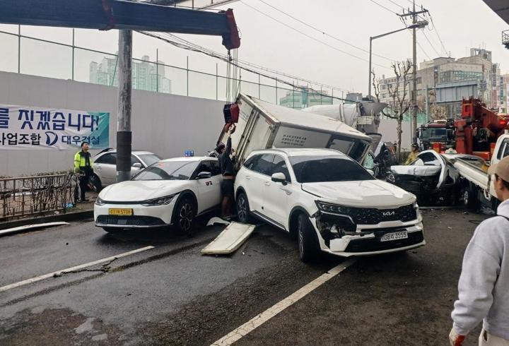 Güney Kore nin başkentinde zincirleme kaza 17 yaralı