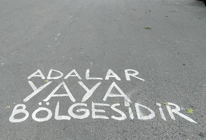 Adalar'da minibüs gerilimi! Vatandaşlar eylem yaptı