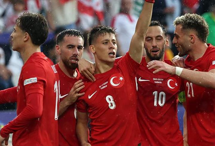 Siyasilerden, A Milli Futbol Takımı'na tebrik mesajları