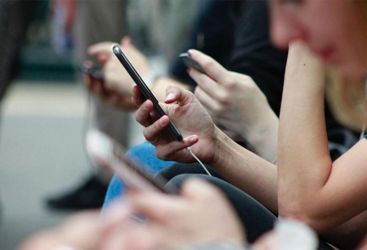 Dijital çağda çocukların "hareketsiz sosyalleşmesi" omurga sağlığını etkileyebilir