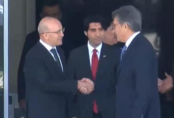 SON DAKİKA! 4 saat 18 dakika sürdü! CHP'li Karatepe, Mehmet Şimşek ile görüşme sonrası konuştu!