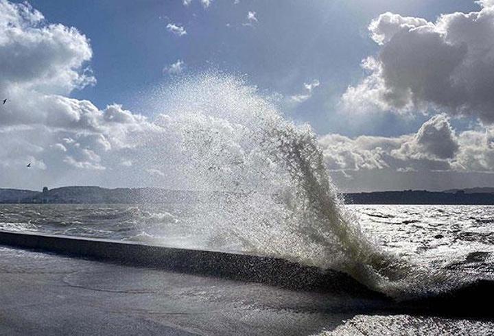 İzmir için 'kuvvetli rüzgar' ve 'fırtına' uyarısı