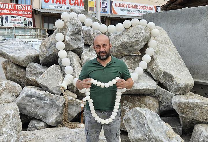 Çankırı'da kaya tuzundan 3 metre 33 santimetrelik dev tespih