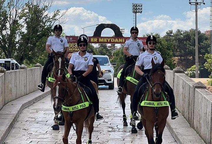 Kırkpınar Yağlı Güreşleri'nin yapıldığı Sarayiçi'nde, atlı polisler görevlendirildi