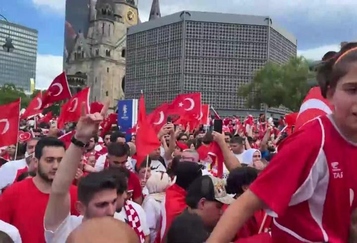 Almanya kırmızı-beyaza boyandı! Heyecan dorukta, Rakip Hollanda!