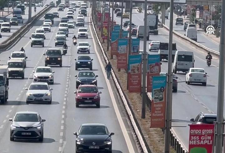 Pendik'in 'Forest Gump'ı... 'Bu yolu her gün yürüyor...'