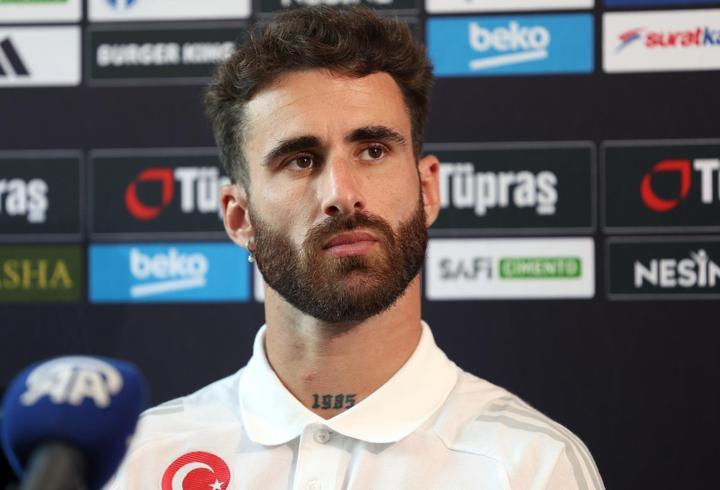 Ara transfer dönemi, kulüplerin kadrolarını güçlendirmek ve eksik bölgeleri tamamlamak için en kritik zaman dilimlerinden biri olarak öne çıkıyor. Bu süreçte hem Süper Lig ekipleri hem de Avrupa’nın önde gelen kulüpleri, sezonun ikinci yarısına daha güçlü bir şekilde girebilmek için yoğun bir transfer trafiği yaşıyor. Teknik direktörler, performans analizleri doğrultusunda takımlarına katkı sağlayacak isimleri belirlerken, taraftarlar da yapılacak hamleleri merakla takip ediyor. Ara transfer dön