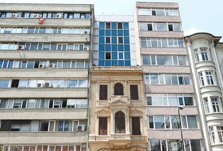 Şişli'de tarihi binalara eklenen kaçak yapılar yıllardır çözüm bekliyor