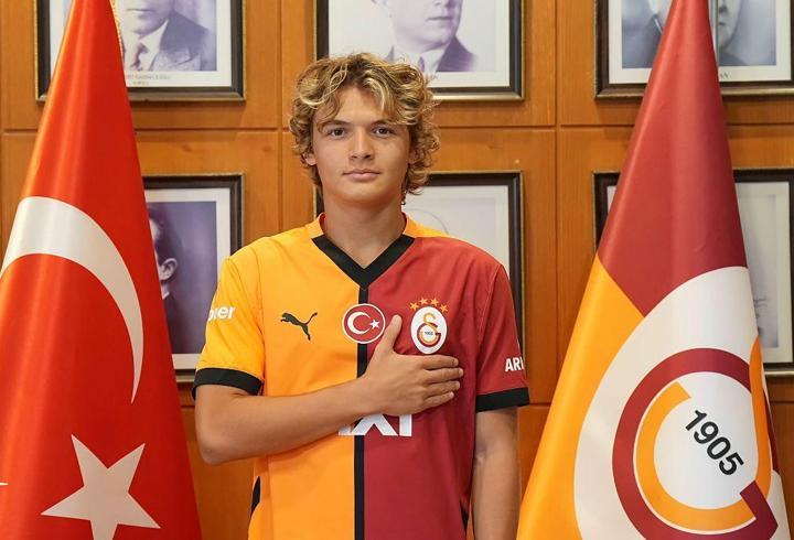 Galatasaray’da Efe Akman’a profesyonel sözleşme