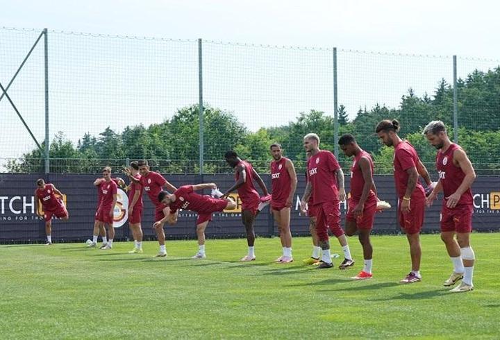 Galatasaray, günü çift idmanla tamamladı