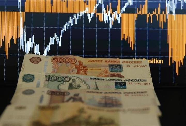 Rusya gümrükten 3,3 trilyon ruble gelir elde etti