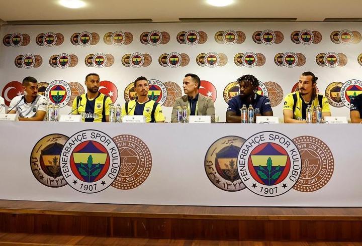 Fenerbahçe’de yeni transferler imzayı attı