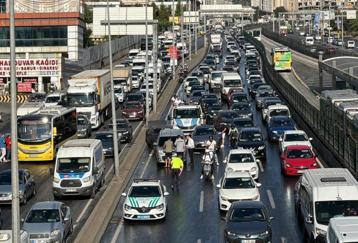 Son dakika... İstanbul trafiğini kilitleyen zincirleme kaza! Çok sayıda yaralı var | Video Haber