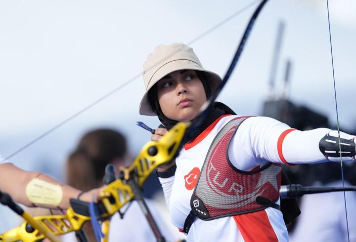 Milli okçu Elif Berra Gökkır, Paris 2024'e tarihi bir başlangıç yaptı!