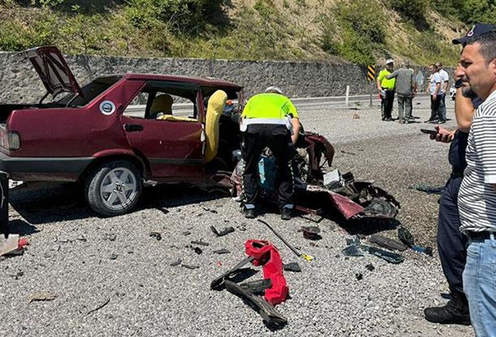 Bartın'da feci kaza! Otomobil bu hale geldi: 6 yaralı