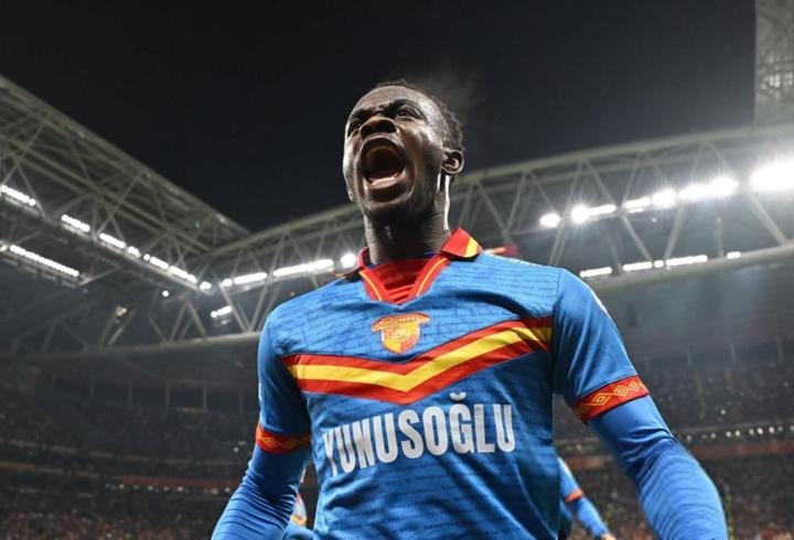 Anthony Dennis'e, Almanya Bundesliga'dan kanca