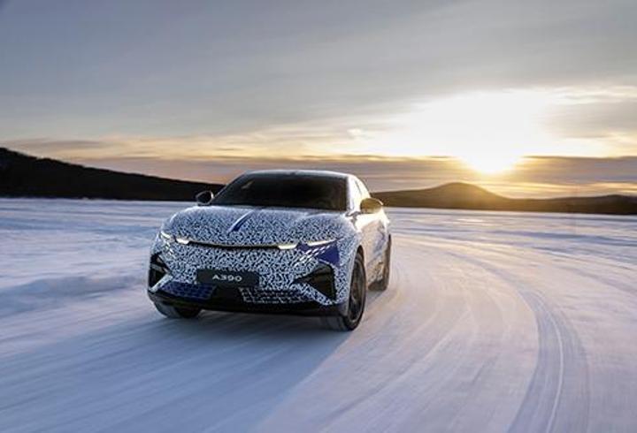 Alpine A 390 kutuplarda test edilip satışa çıkacak