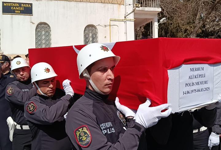 Hayatını kaybeden polis memuru toprağa verildi