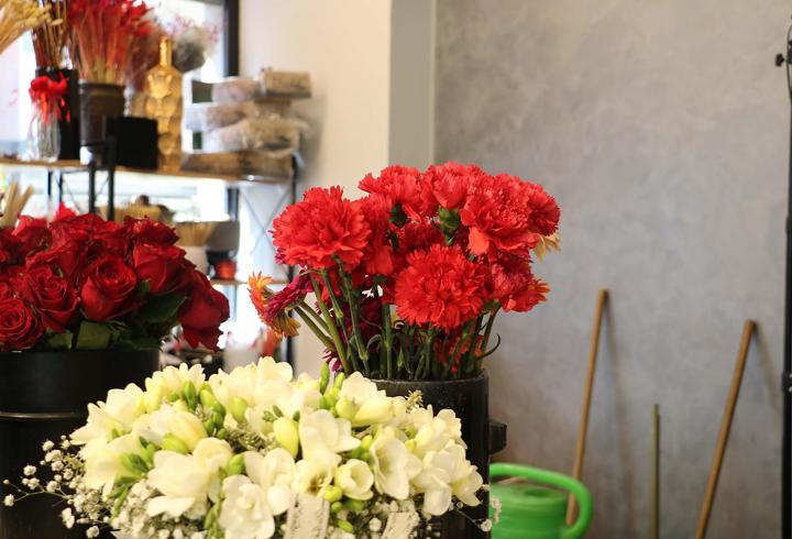 İzmir'de 8 Mart Dünya Kadınlar Günü öncesi çiçekçilerde hareketlilik