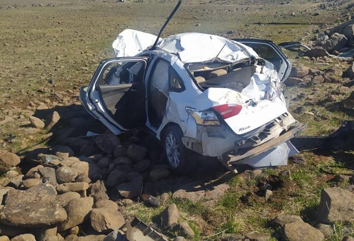 Şanlıurfa'da otomobil şarampole devrildi: 2 ölü, 1 yaralı