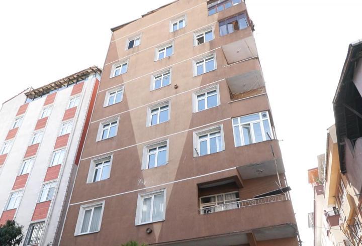 İstanbul - Küçükçekmece 'de 8 katlı bina tahliye edilip mühürlendi
