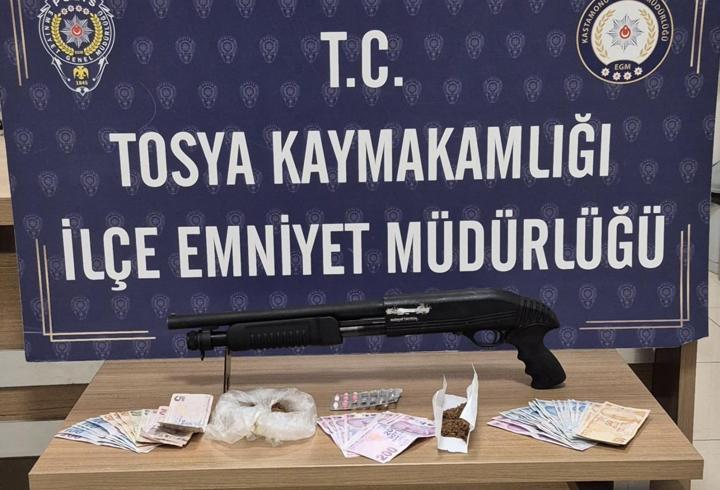 Tosya'da uyuşturucu ve ruhsatsız tüfek ele geçirildi