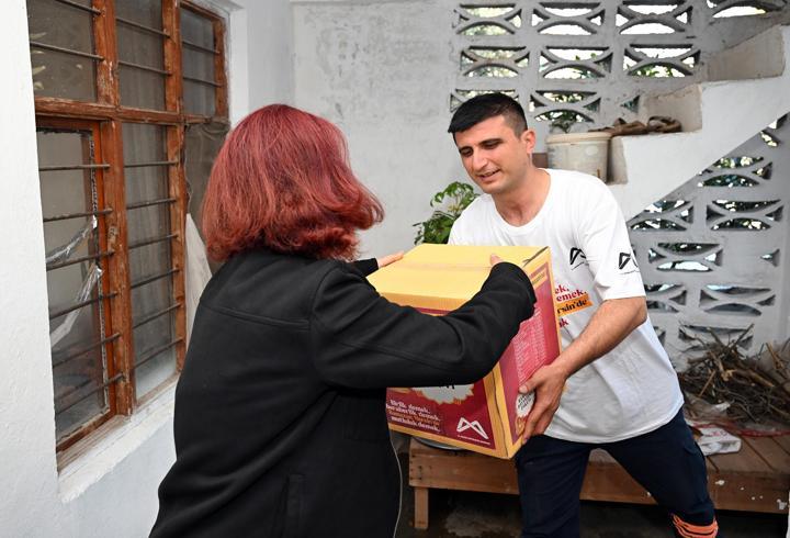 Büyükşehir dayanışma paketi dağıtımlarına başladı