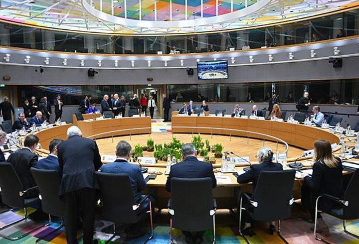 Brüksel'de kritik 10 saat: AB tam gaz silahlanacak