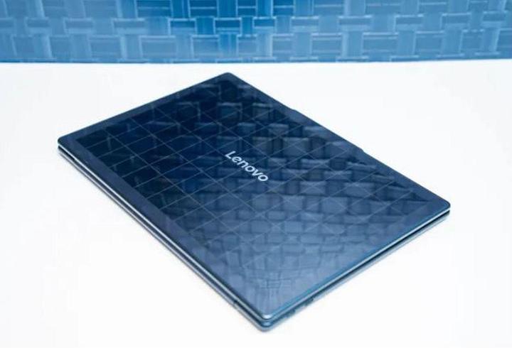 Güneş enerjisiyle çalışan dizüstü : Yoga Solar PC