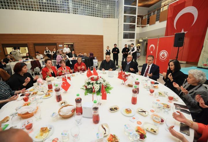Muğla Valisi Akbıyık, engelli bireyler ve aileleri ile iftarda buluştu