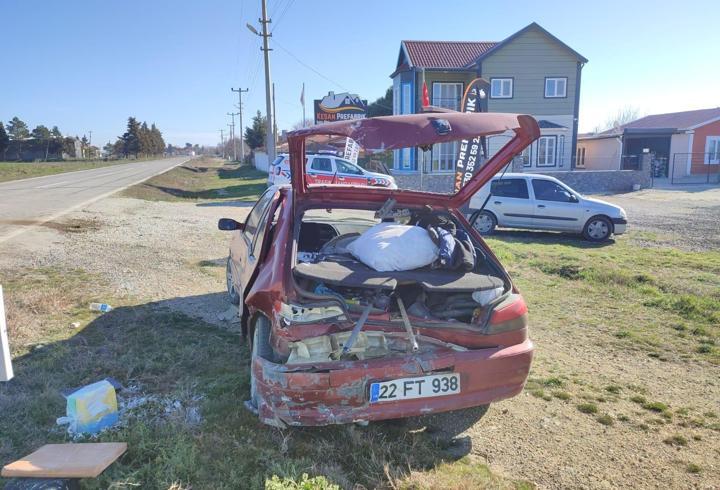 Edirne’de 2 otomobil çarpıştı; 3 yaralı